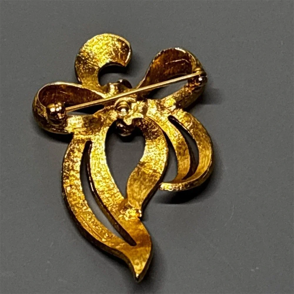 Monet Brooch Gold‎ Tone Ribbon Bow Textured Signed Vintage Elegant Costume